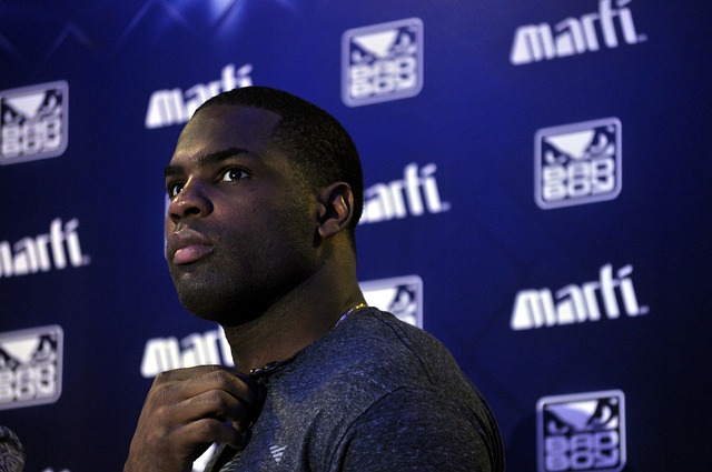 琼斯：我们一直都支持斯洛特，萨拉赫的情况轮不到我点评