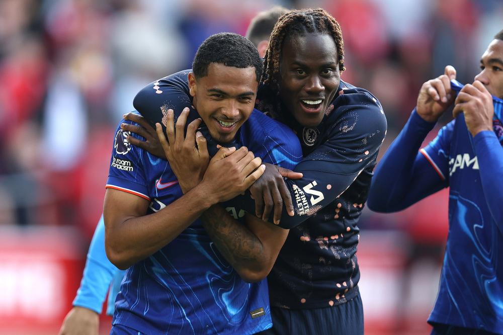 帅气，理发师晒阿森纳新援哲凯赖什新发型